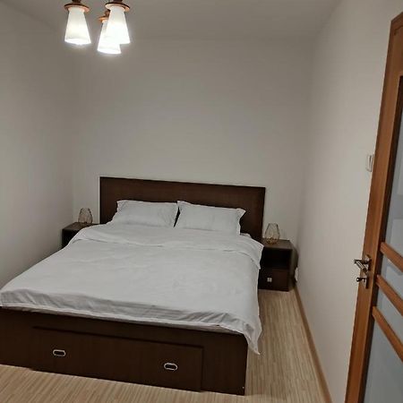 Chic Apartment Пітешть Екстер'єр фото