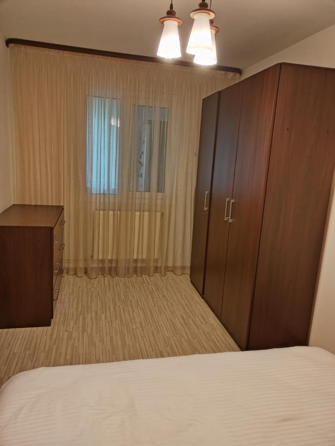Chic Apartment Пітешть Екстер'єр фото