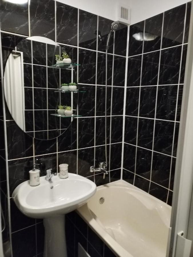 Chic Apartment Пітешть Екстер'єр фото